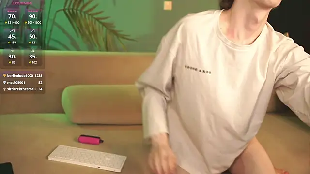 daniel_schmidt (M twink) - suck a finger