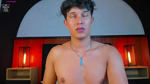 Leo_Savage_ webcam