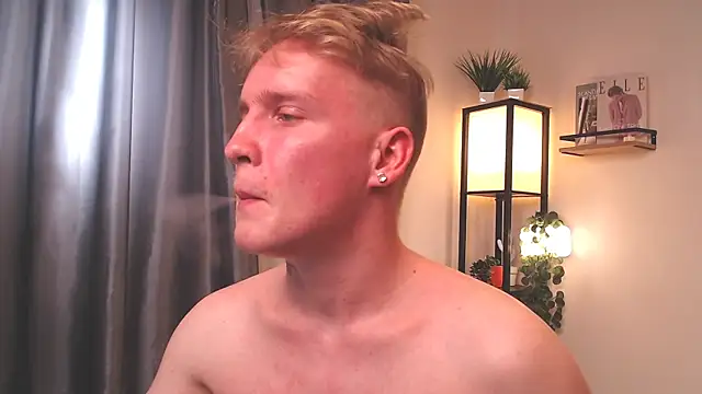 AlexxSweet webcam