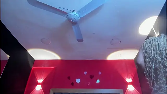 YayaHilton live sex cam