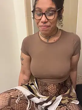 Desirae_Luciano