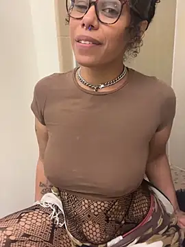 Desirae_Luciano