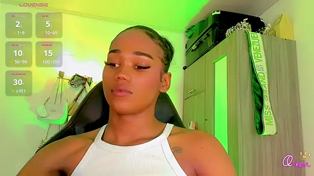 Model: naomy__xx