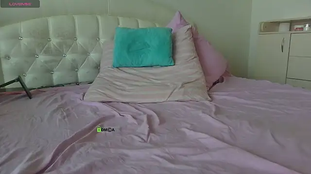 ShamlesssAdell webcam