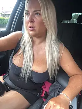 Bustyblondebabe32 webcam