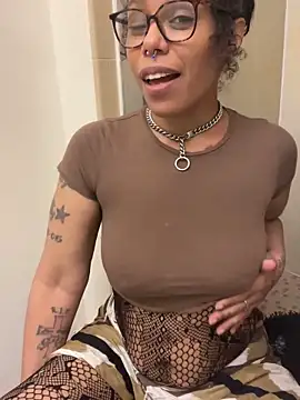 Desirae_Luciano