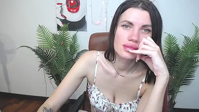 milaloona (F young) - delicious 😸💖