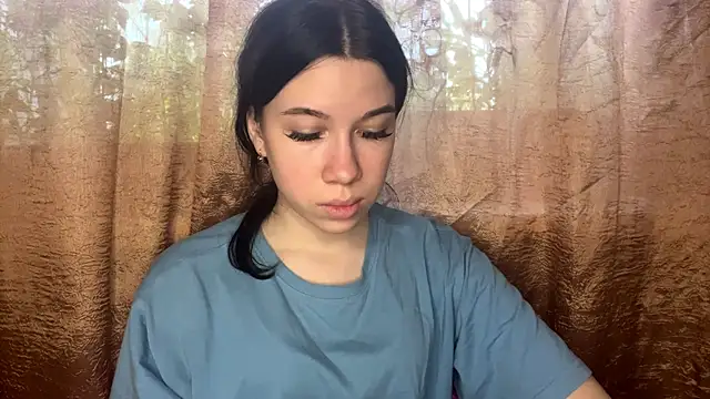 BellaLoveHugs webcam
