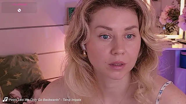 chillwithella webcam