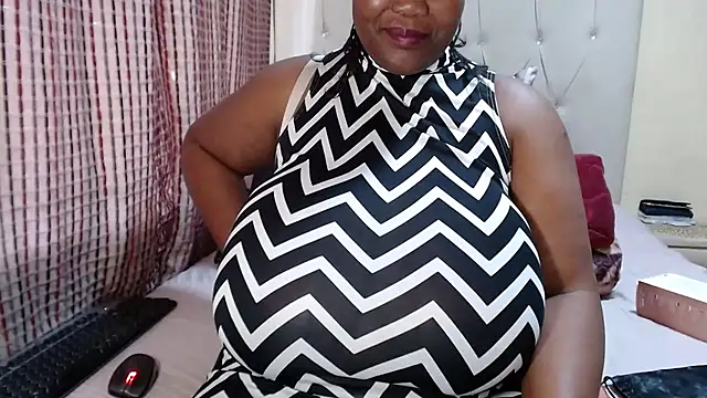 CHOCOLATEDARKBUSTYX webcam