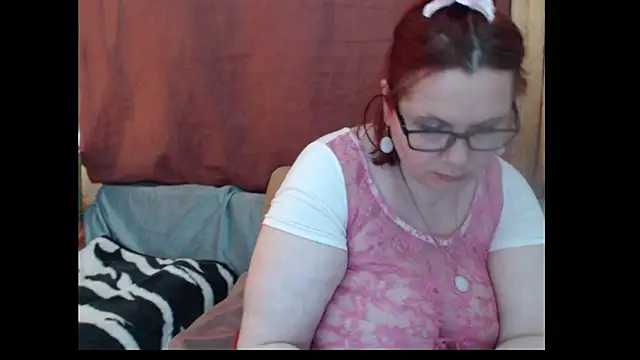 PlayfullMature webcam