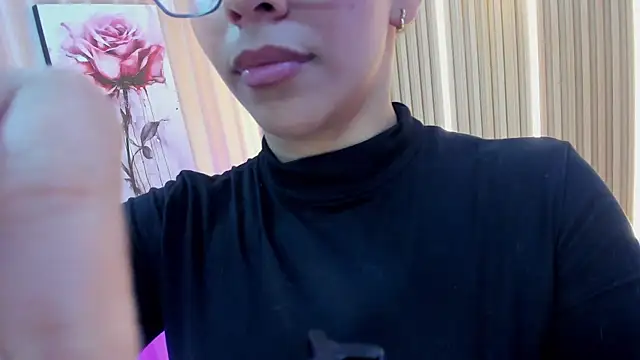Luna_Millers webcam
