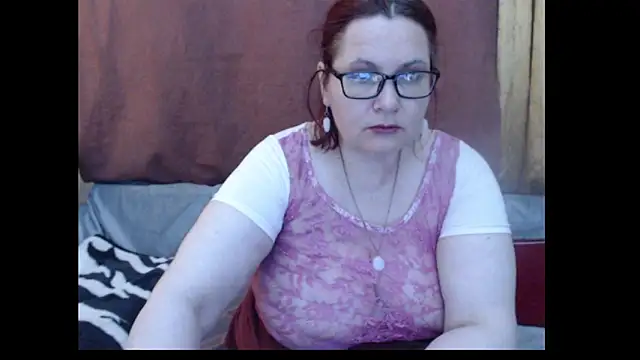 PlayfullMature webcam