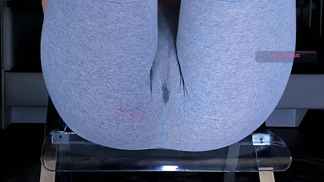 Cameltoe_squirt_inPants