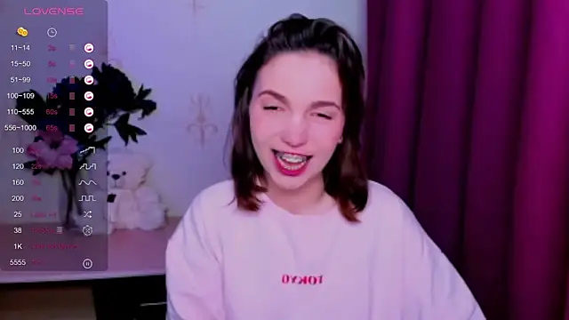 kindhazelhere_ - KindHazelHere_'s free webcam