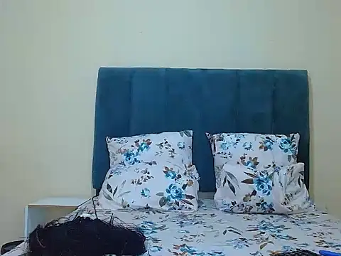 curvycloe1 - Curvycloe1's free webcam