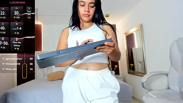 Mia_brunette26 webcam