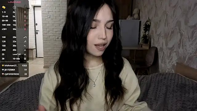Qwami_Amie webcam