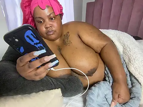 MissLola27 webcam