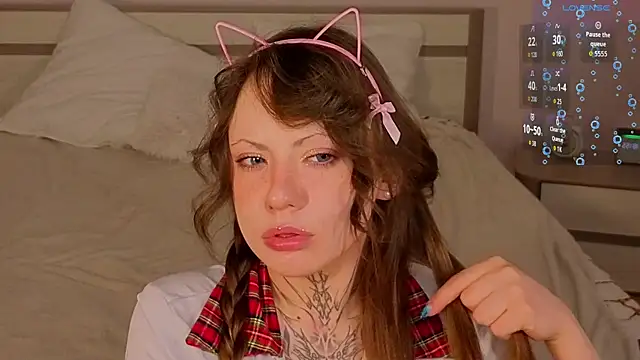 EricaMoonn webcam