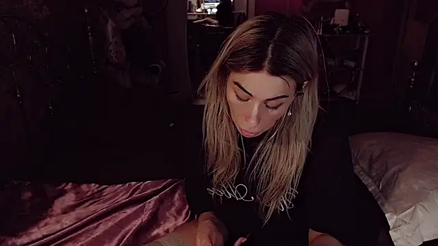 AnnieGOld_ webcam