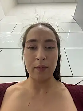 holly_play (F young) - drop piece of clothes — you choose WC