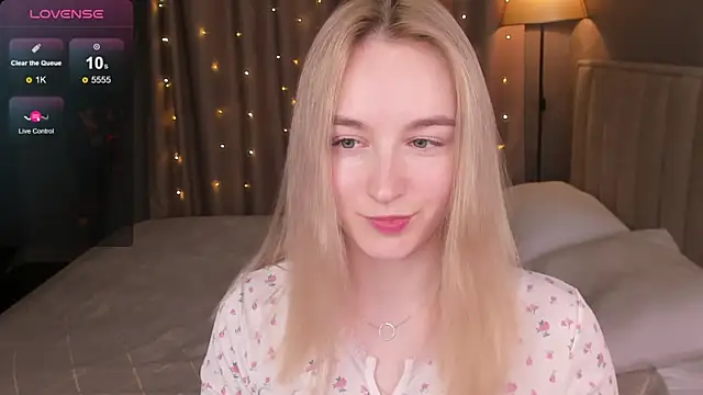 shy_polly (F young) - to say: Please Polly, stop to be no-nude