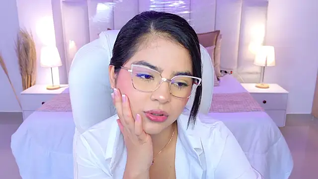 Layla_Breezee webcam