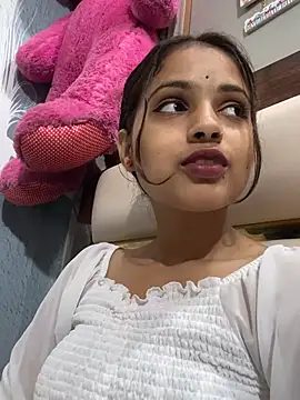 Naina11100 webcam
