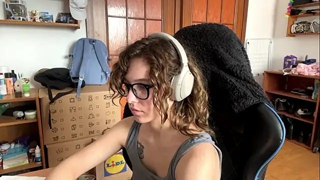 PillowPeachX webcam