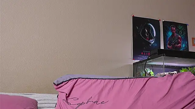 YaraAveiri webcam
