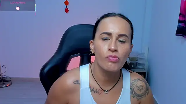 Sara_Charmy webcam