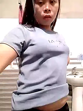 daisyy2 - Daisyy2's free webcam - UK Sex Cams
