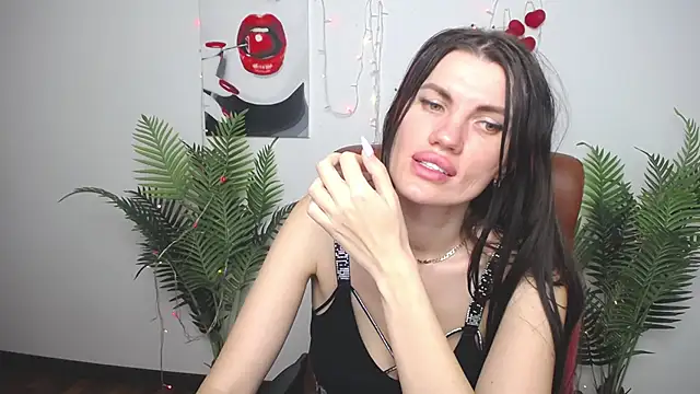 MilaLoona webcam