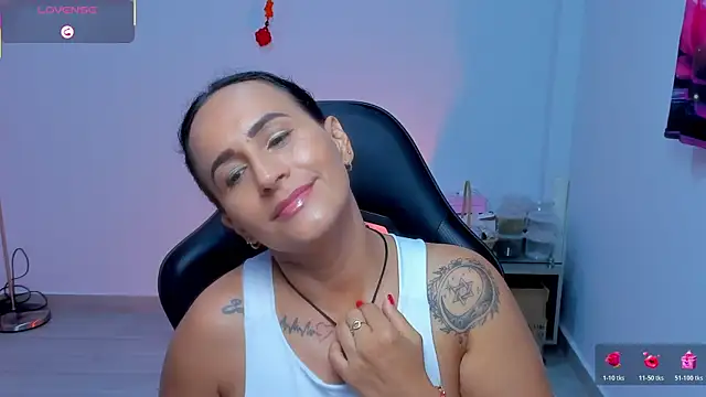 Sara_Charmy webcam
