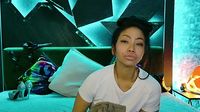 ElyaQuinn webcam