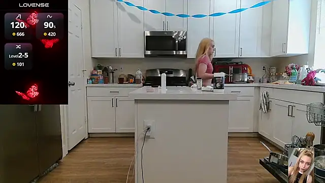 Blondiewithanass