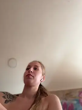 Mrs_Mr_007 webcam