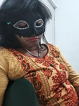 DIRTYSECRET_QUEEN_07