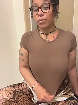 Desirae_Luciano