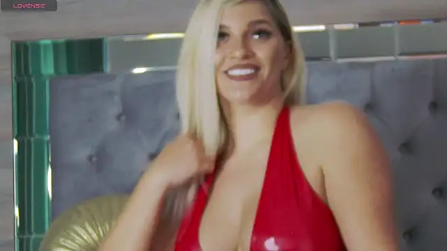 Lorehottie webcam