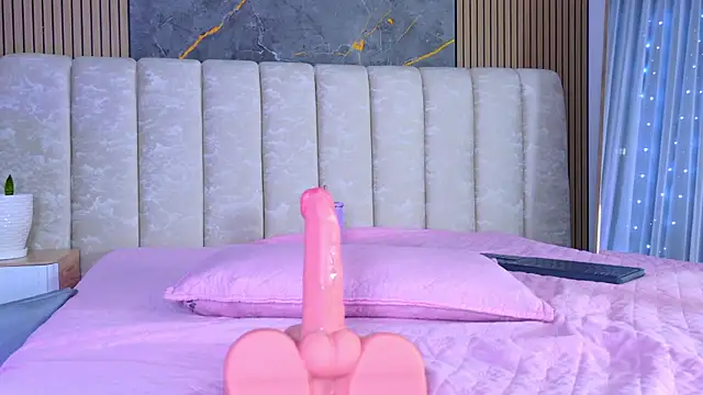 mia_scot webcam