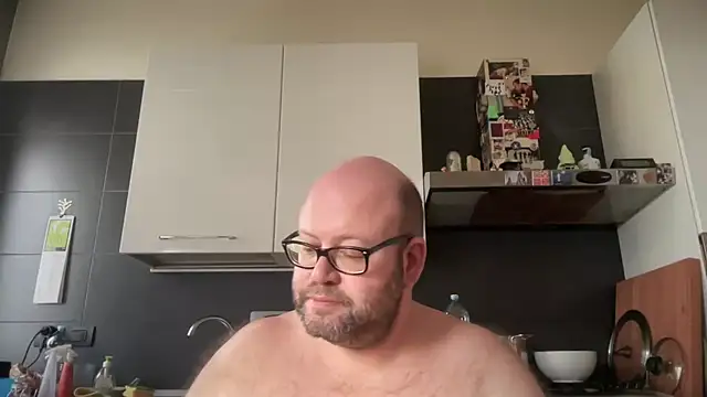 theitalianbear live sex cam