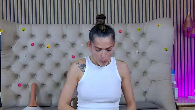 playfulshow - PlayfulShow's free webcam - UK Sex Cams
