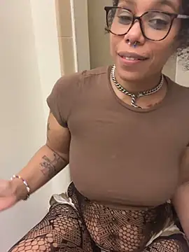Desirae_Luciano