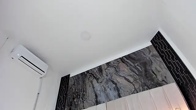 sarita_rouzze webcam