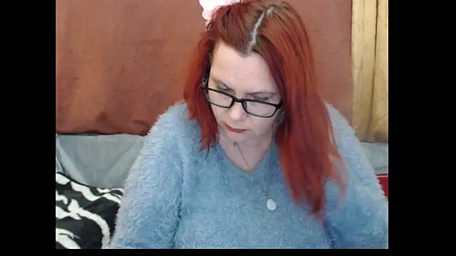 PlayfullMature webcam
