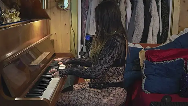 VanessaDoyle webcam