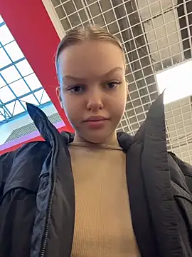 ashleymur (Ask my age) - naked show