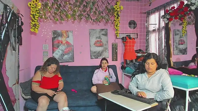 lesbiancuple (G young) - plug anal both girls